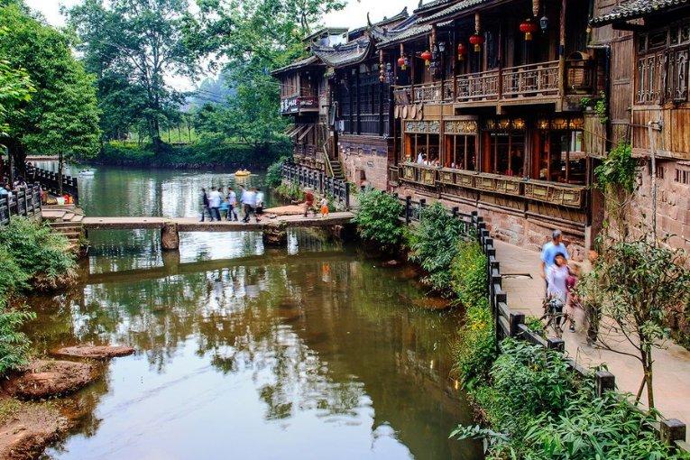 夏日时尚的爱丽